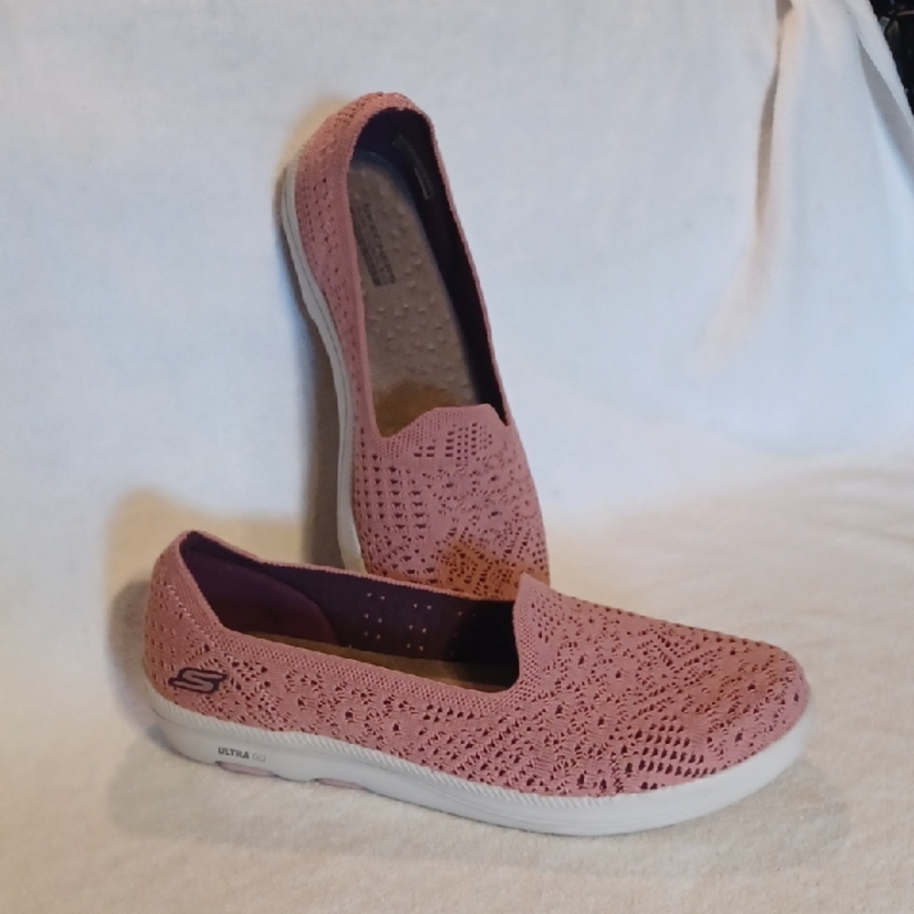 Skechers Women's Lace Pink Slip-On Sneakers Air Cooled Goga Mat Size 9.5